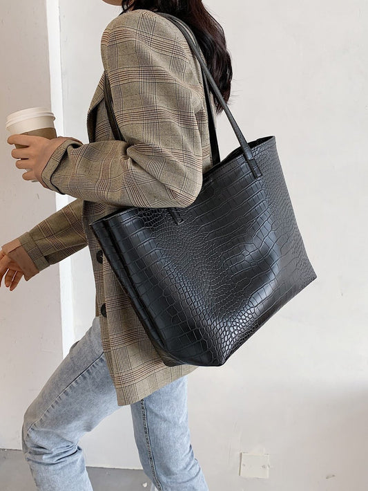 Portsako kun krokodila reliefaĵo, granda kapacito