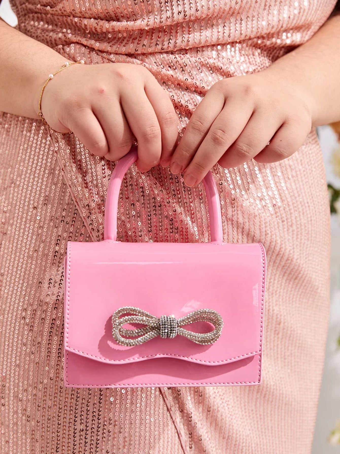 Kvadrata saketo kun mini-ŝtofoj kaj bantornamaĵo, PU-klapo, por ĉiutaga uzo