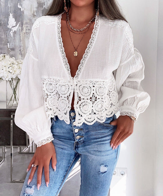 Blanka ĉemizo de Poci