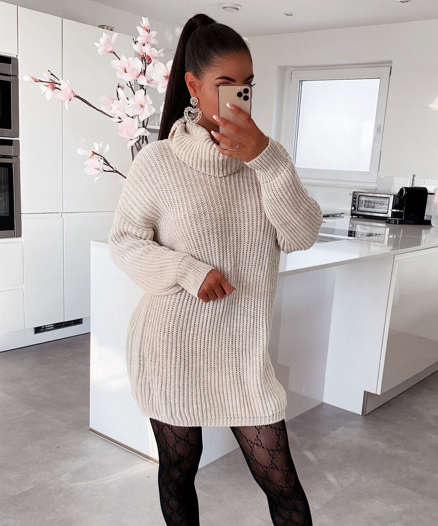 Svetera robo Leila Bejĝkolora