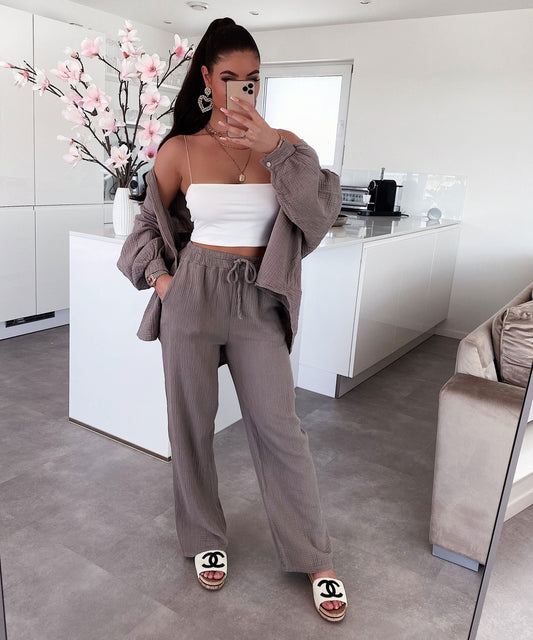 Muslinaj Pantalonoj Abril Grizbrunaj