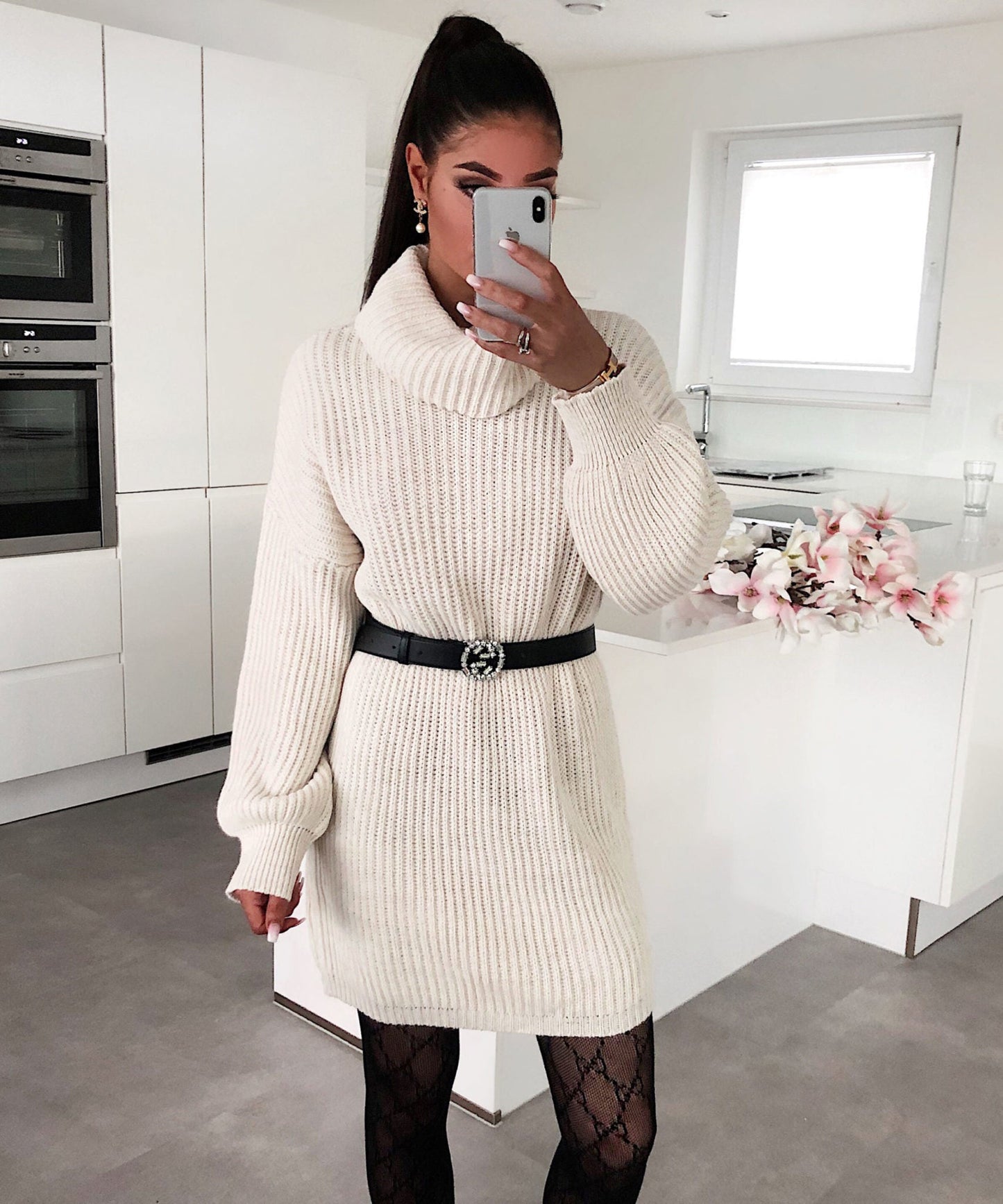 Svetera robo Leila Bejĝkolora